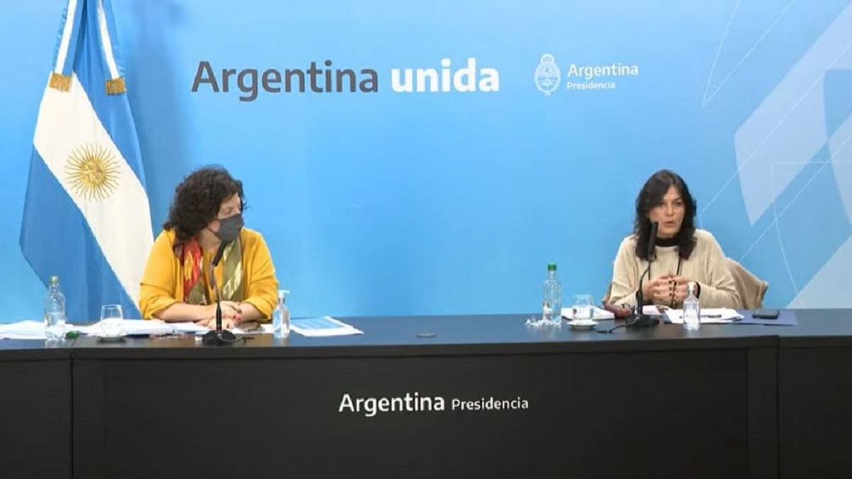Vilma Ibarra firmó el DNU junto a Alberto Fernández