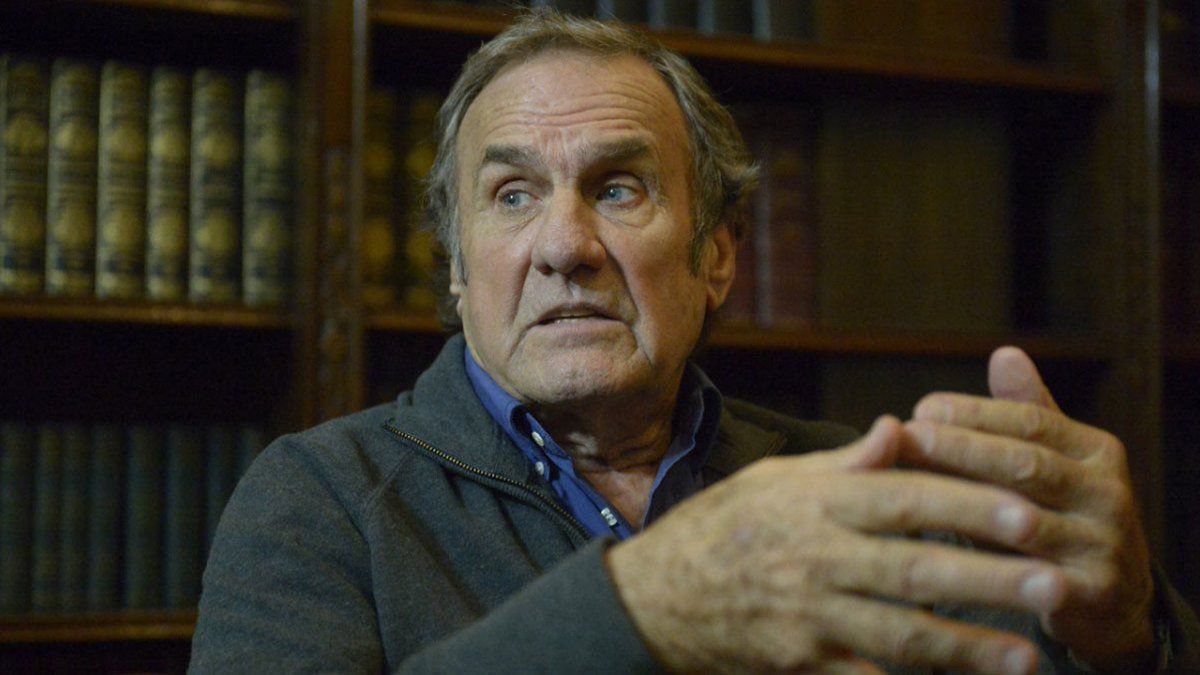 Carlos Reutemann estaba internado en Santa Fe