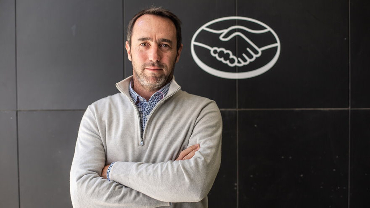 Marcos Galperin como Elon Musk