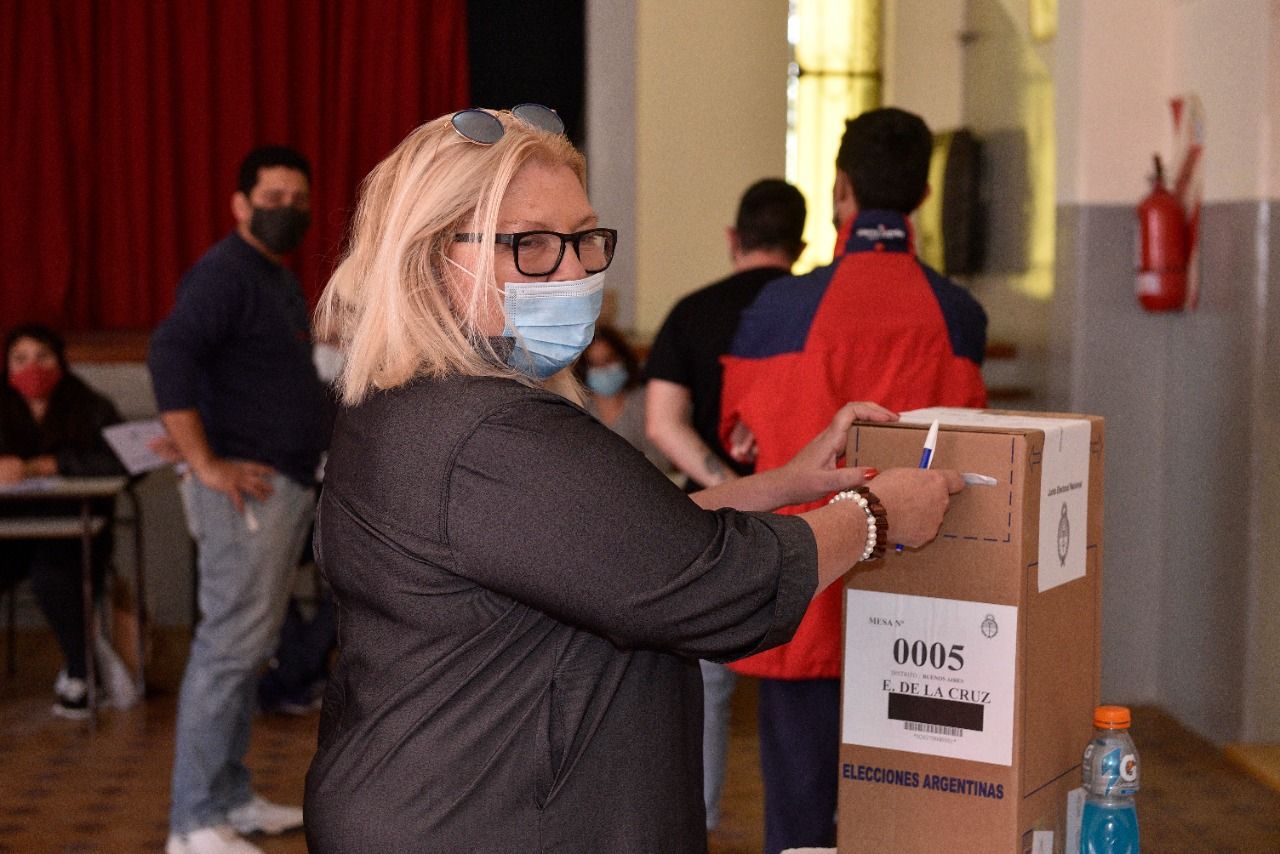 Elisa Carrió contra Alberto y Cristina